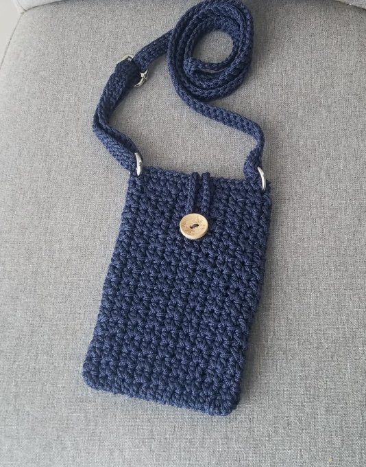 Pochette smartphone BLEU MARINE au crochet