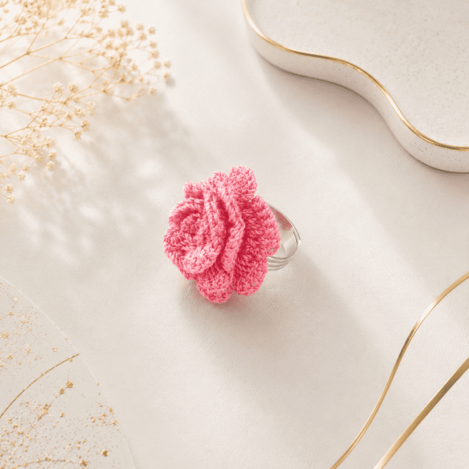Bague corail au crochet anneau réglable