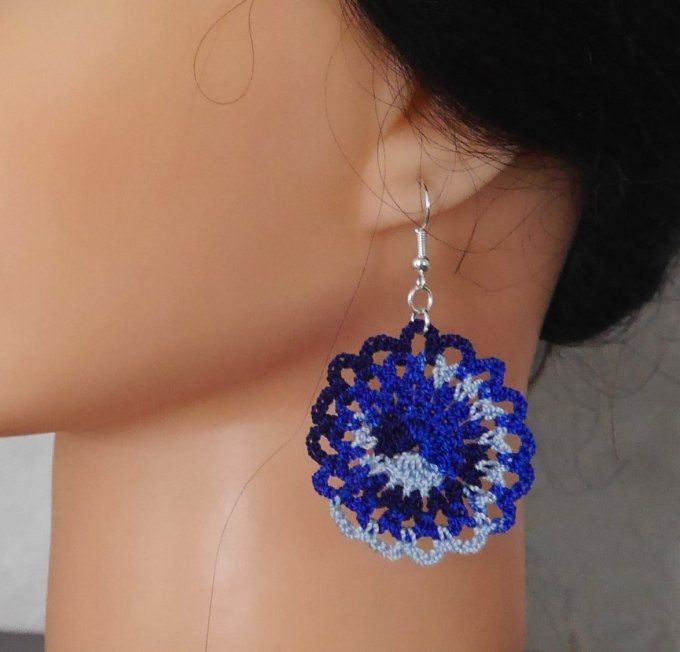 Boucles d'oreilles  BLEU au crochet