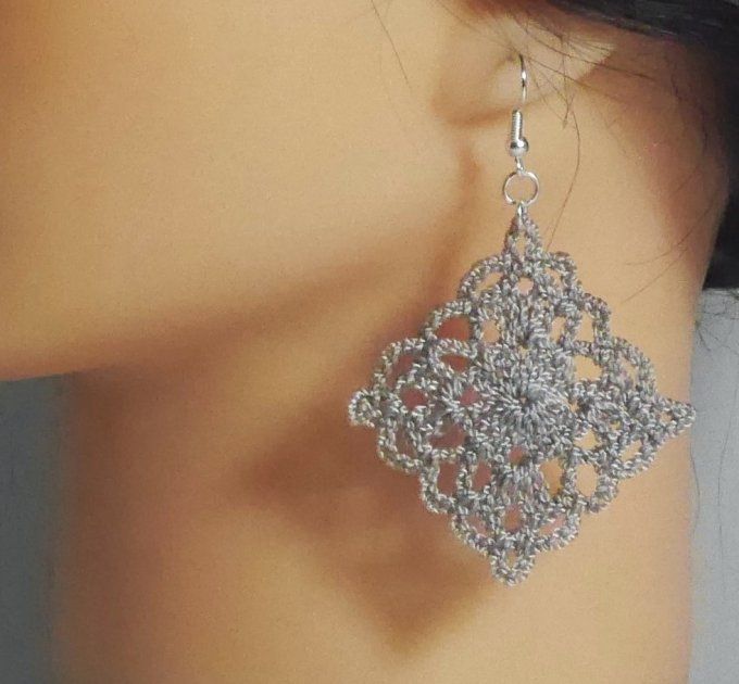Boucles d'oreilles GRIS au crochet