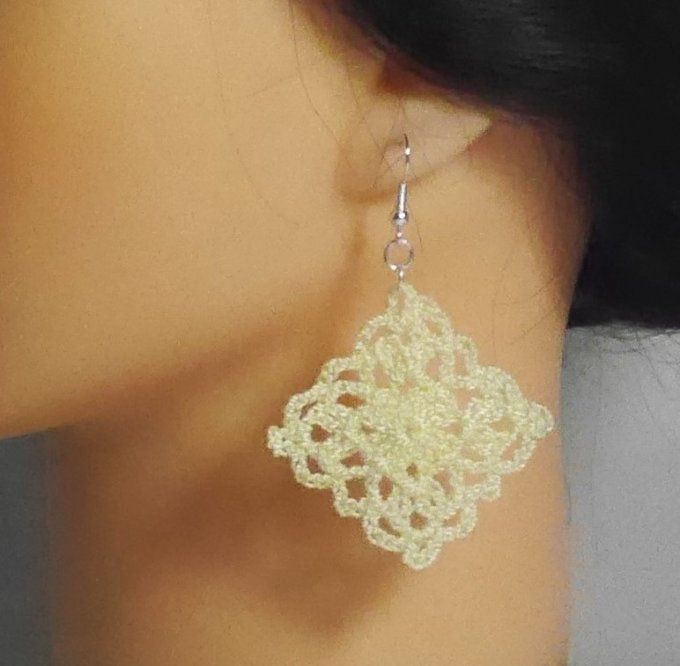 Boucles d'oreilles  JAUNE pastel au crochet