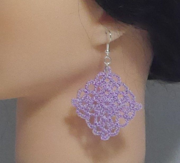 Boucles d'oreilles  MAUVE au crochet