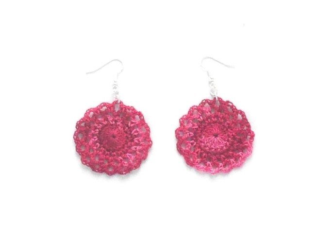 Boucles d'oreilles  ROSE FUCHSIA au crochet