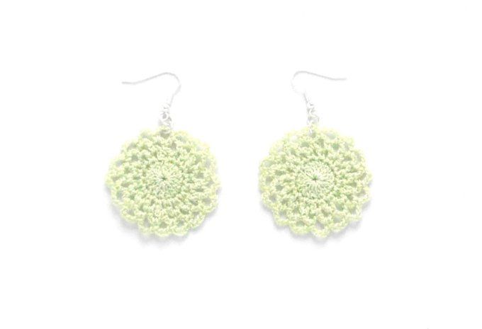 Boucles d'oreilles  VERT pistache au crochet