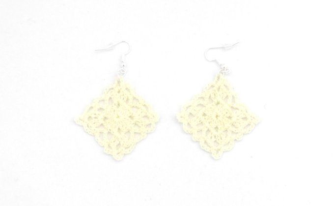 Boucles d'oreilles  JAUNE pastel au crochet