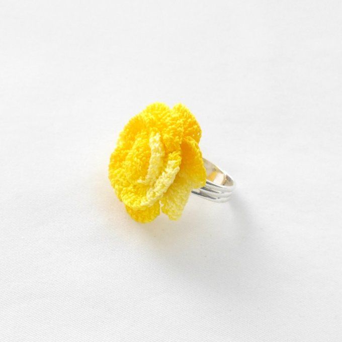 Bague réglable JAUNE au crochet