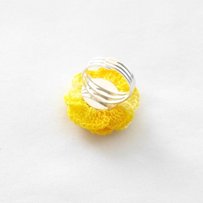 Bague réglable JAUNE au crochet