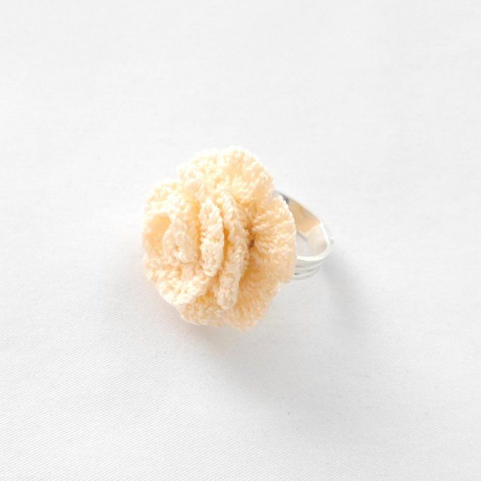 Bague réglable  ROSE nude  au crochet