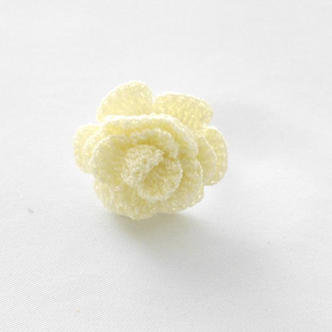 Bague réglable JAUNE pastel au crochet