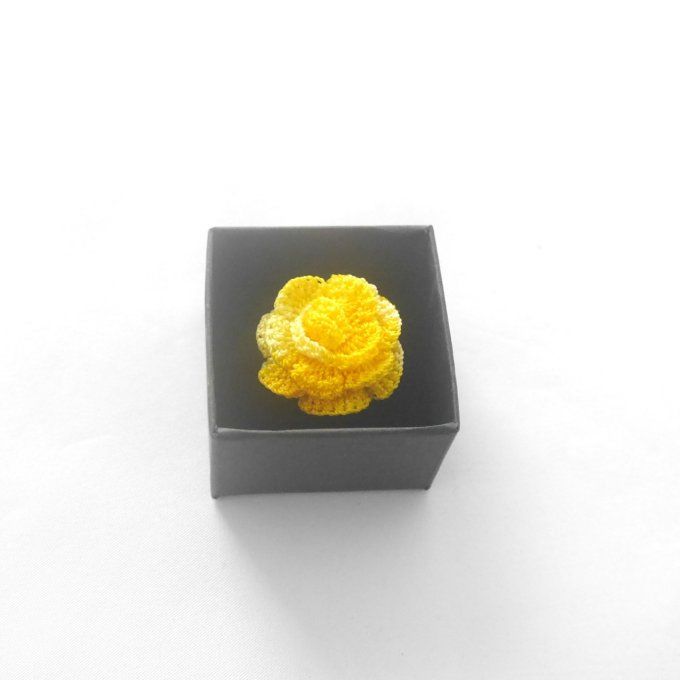 Bague réglable JAUNE au crochet