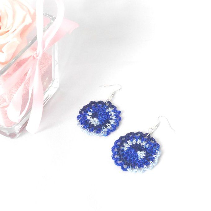Boucles d'oreilles  BLEU au crochet