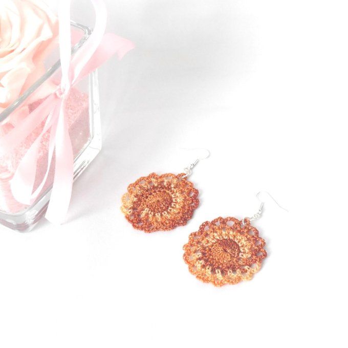 Boucles d'oreilles  MARRON  au crochet