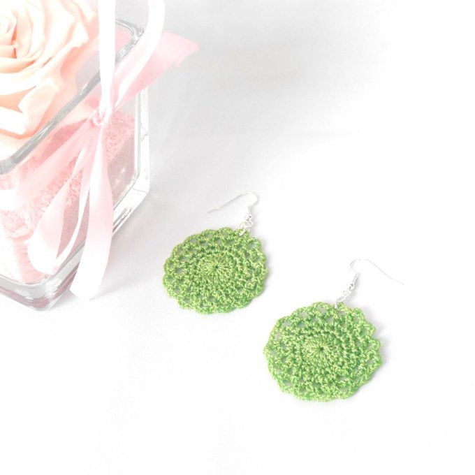 Boucles d'oreilles VERT cru au crochet