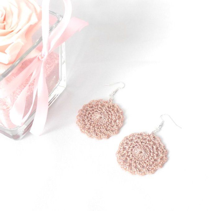 Boucles d'oreilles BEIGE rosé au crochet 