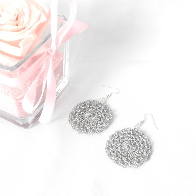 Boucles d'oreilles GRIS au crochet