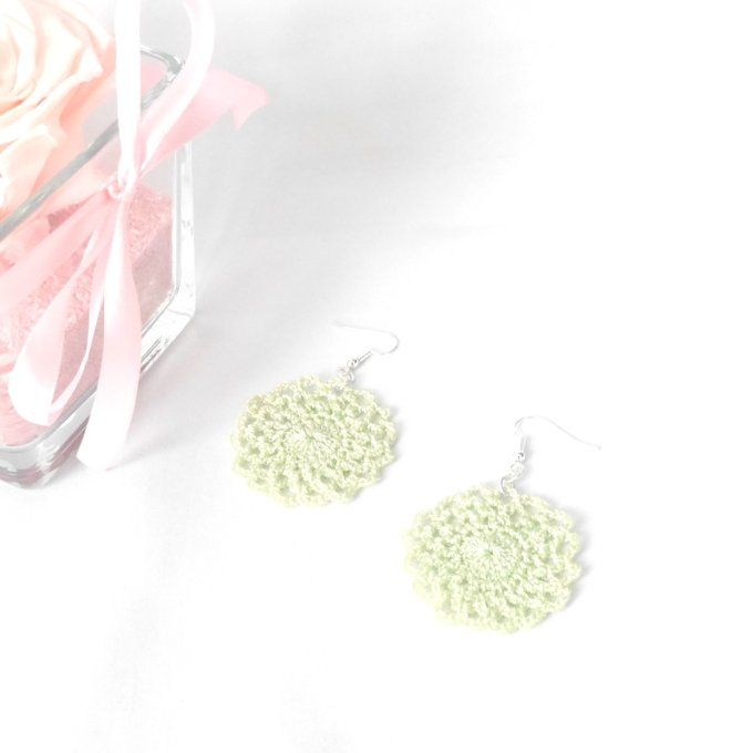 Boucles d'oreilles  VERT pistache au crochet