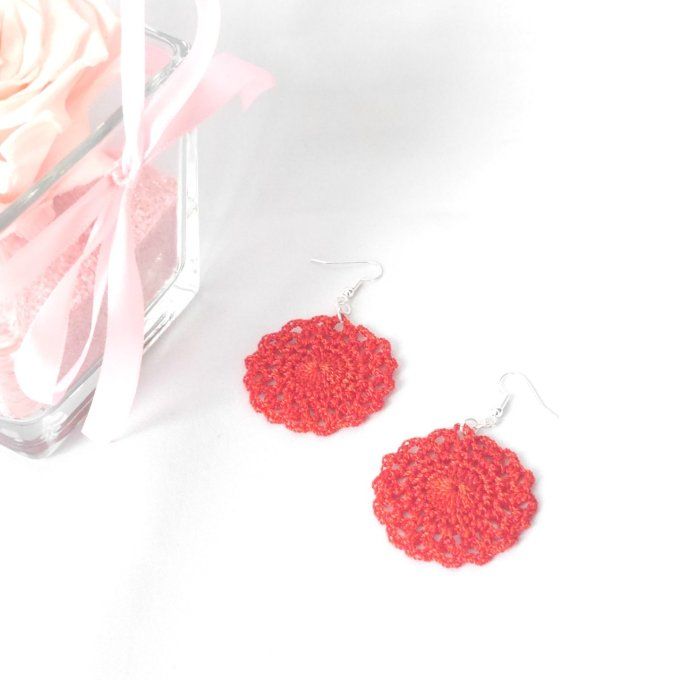 Boucles d'oreilles  ROUGE au crochet