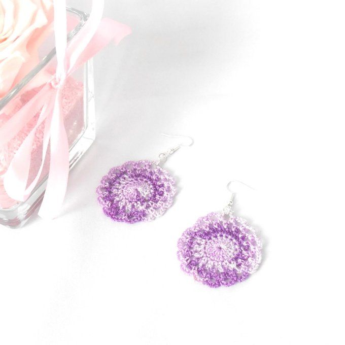 Boucles d'oreilles  MAUVE au crochet