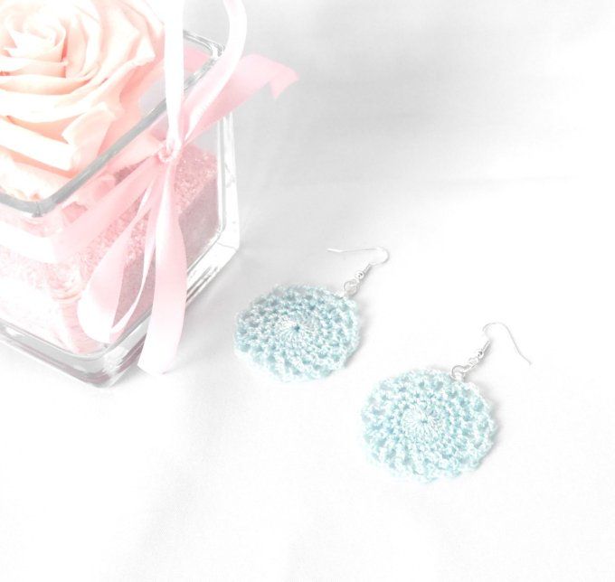 Boucles d'oreilles BLEU ciel  au crochet