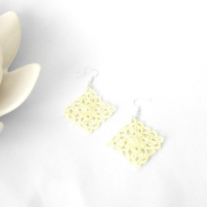Boucles d'oreilles  JAUNE pastel au crochet