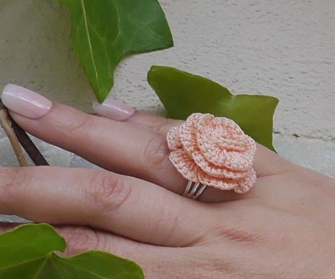 Bague ROSE SAUMON au crochet 