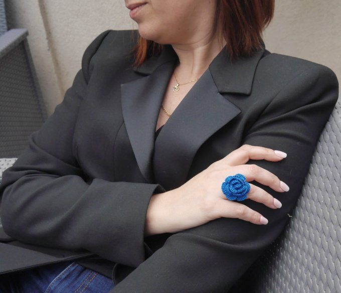 Bague  BLEU pétrole au crochet