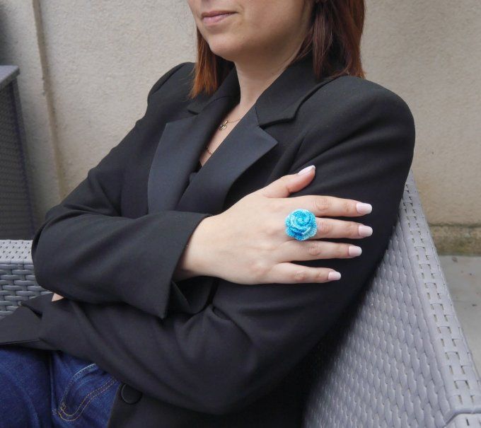 Bague BLEU turquoise au crochet