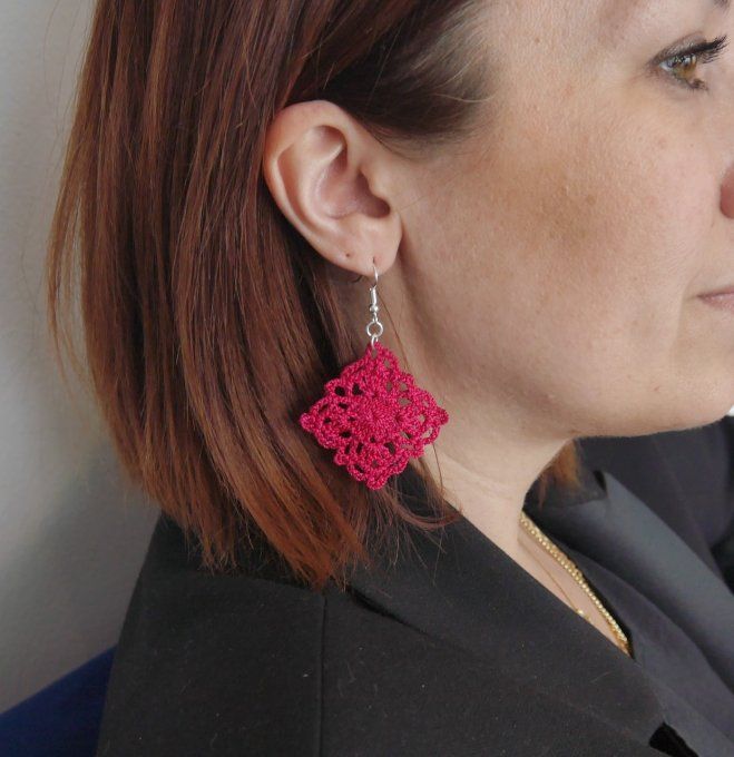 Boucles d'oreilles  ROSE FUCHSIA  au crochet 