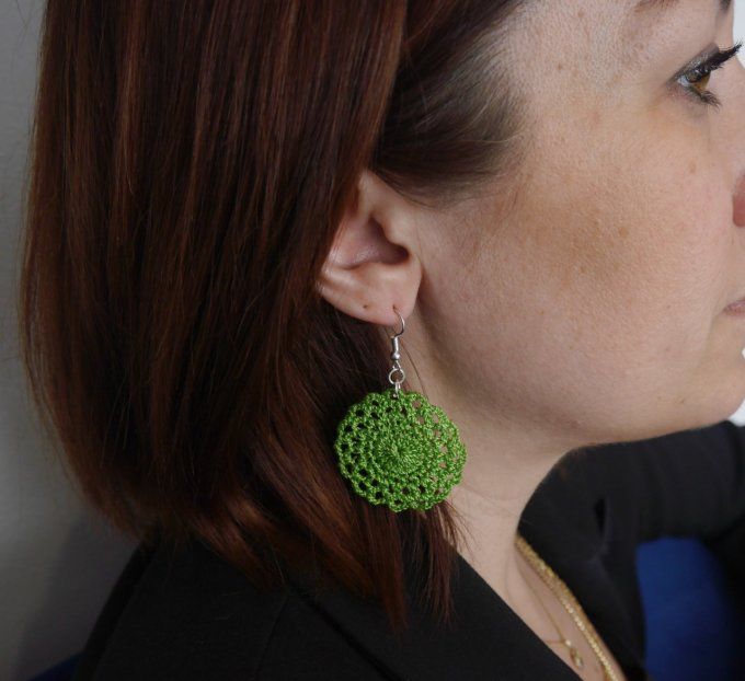 Boucles d'oreilles VERT cru au crochet
