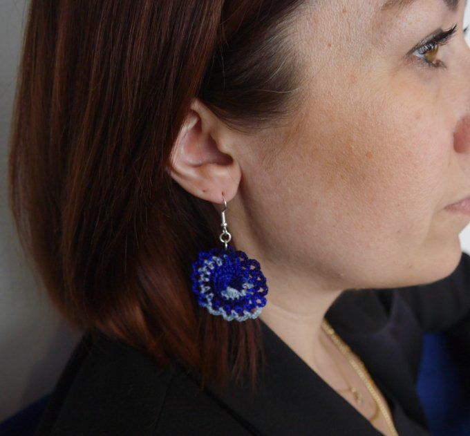 Boucles d'oreilles  BLEU au crochet