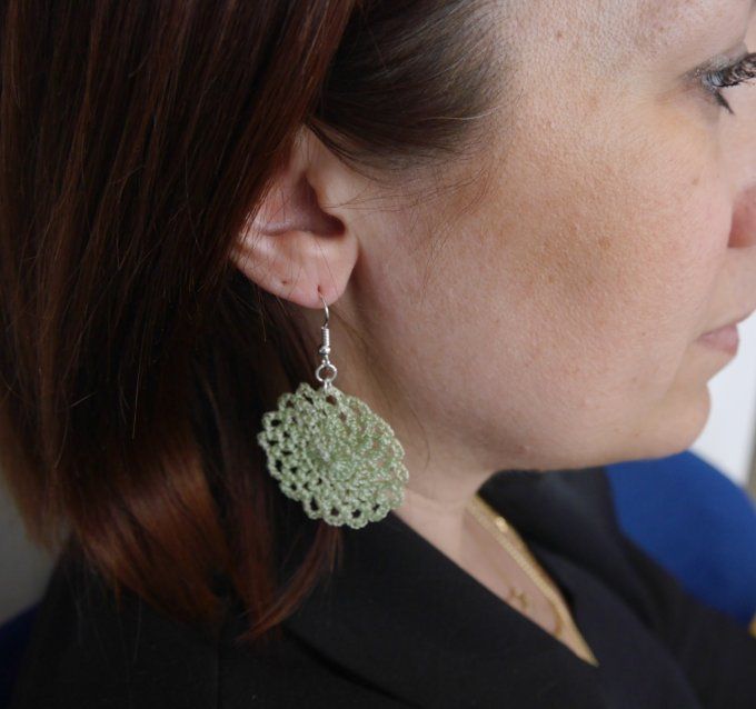 Boucles d'oreilles  VERT pistache au crochet