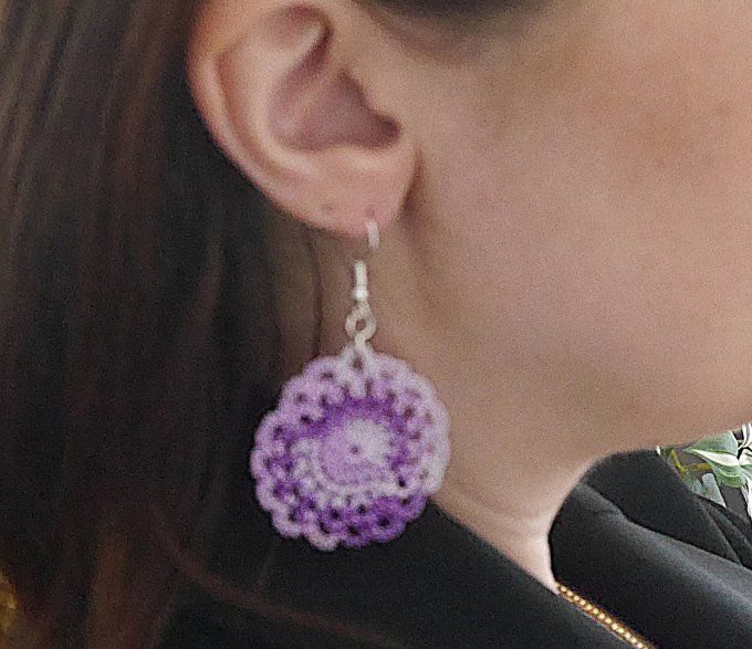 Boucles d'oreilles  MAUVE au crochet