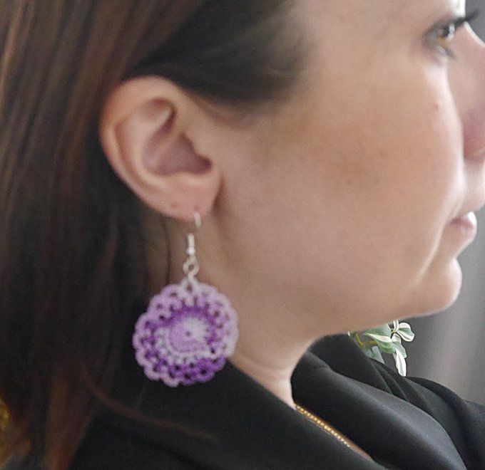 Boucles d'oreilles  MAUVE au crochet