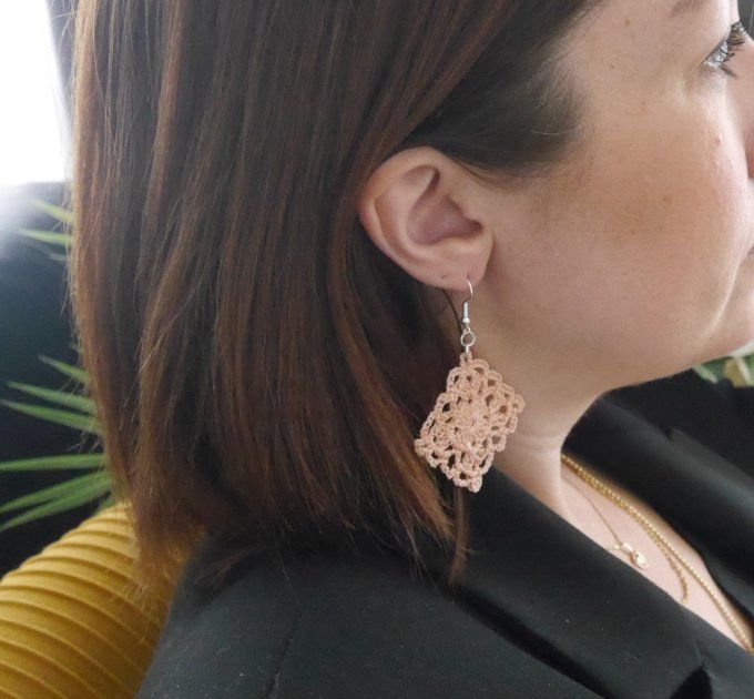 Boucles d'oreilles SAUMON  au crochet