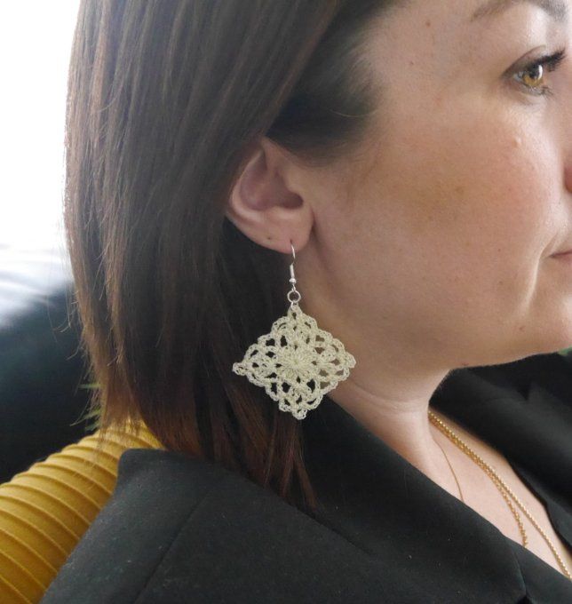 Boucles d'oreilles  JAUNE pastel au crochet