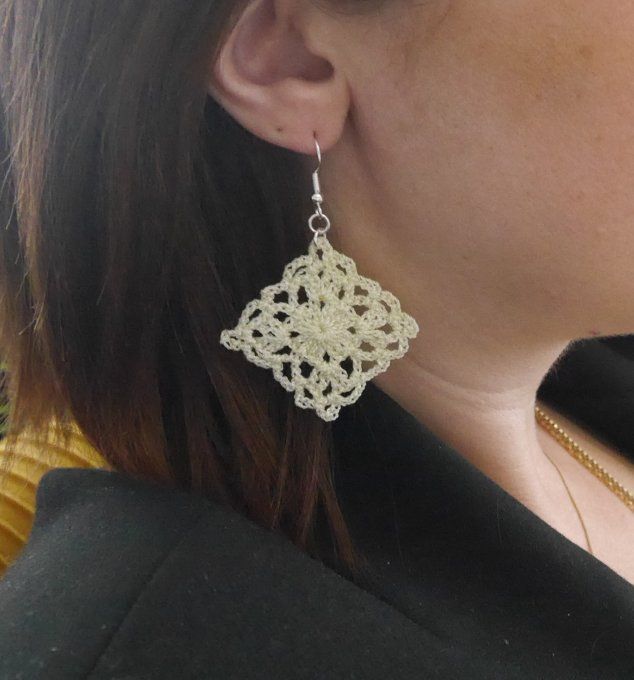 Boucles d'oreilles  JAUNE pastel au crochet