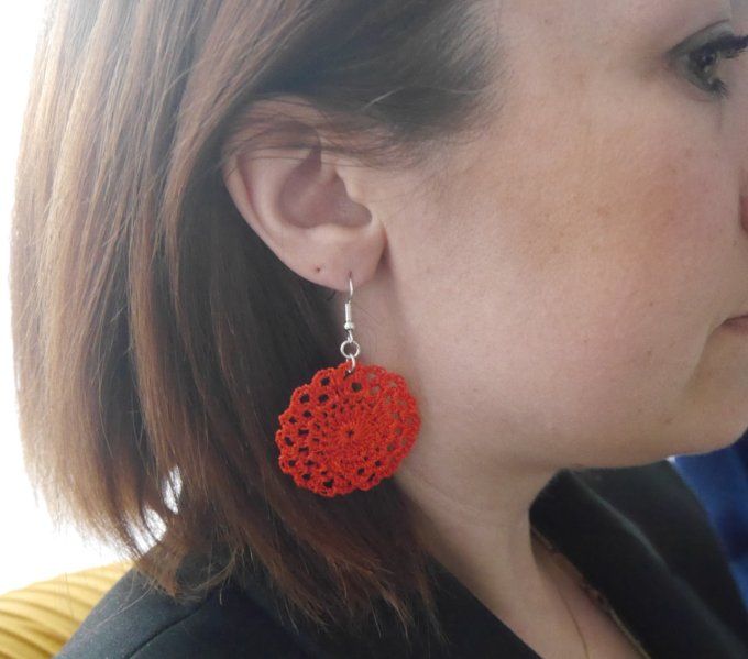 Boucles d'oreilles  ROUGE au crochet