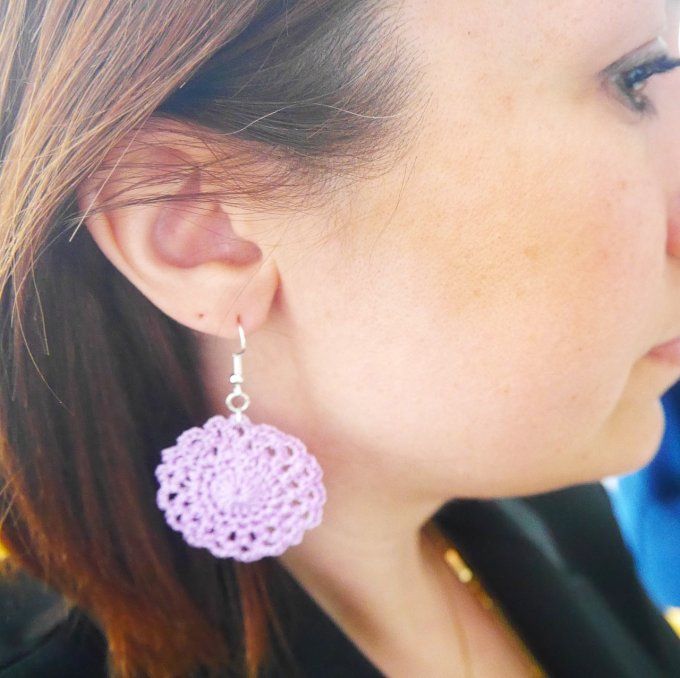 Boucles d'oreilles  MAUVE au crochet