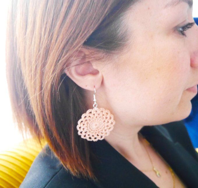 Boucles d'oreilles ROSE SAUMON au crochet