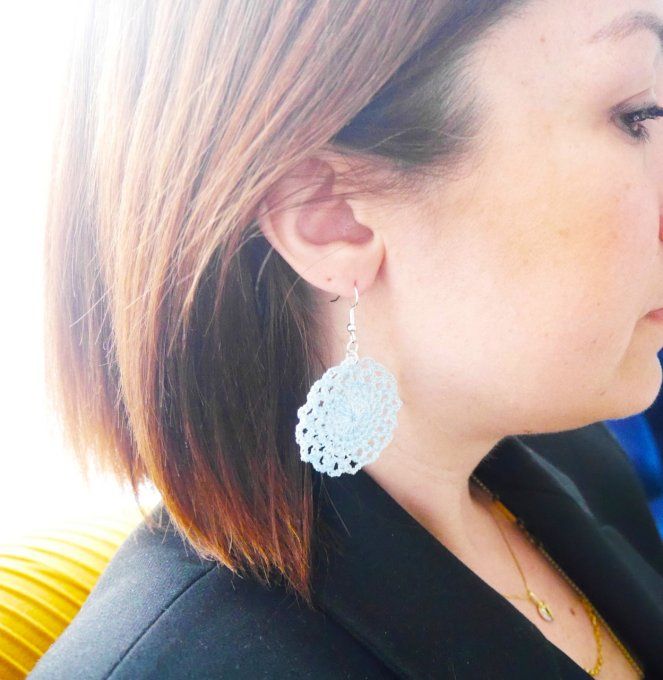 Boucles d'oreilles BLEU ciel  au crochet