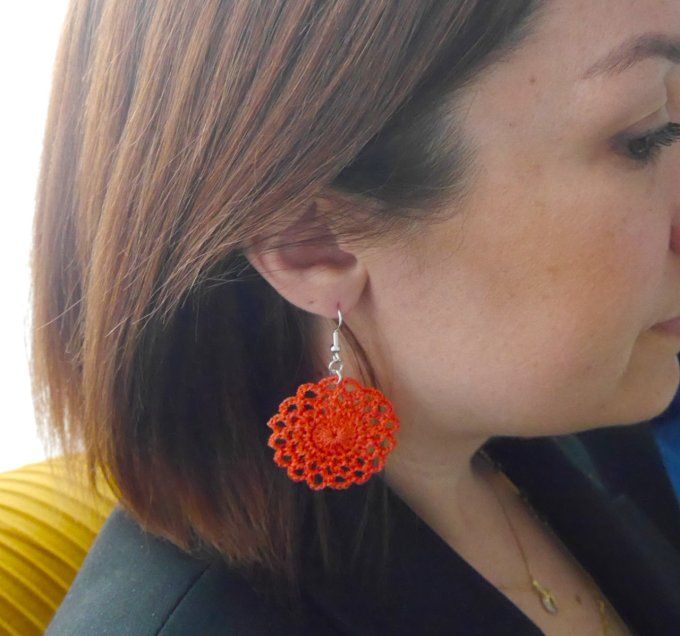 Boucles d'oreilles  ROUGE au crochet