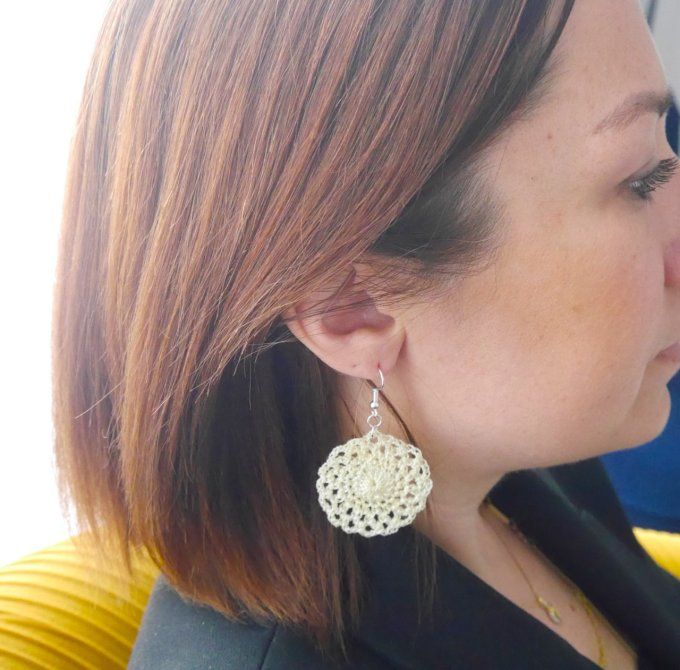 Boucles d'oreilles JAUNE pastel au crochet