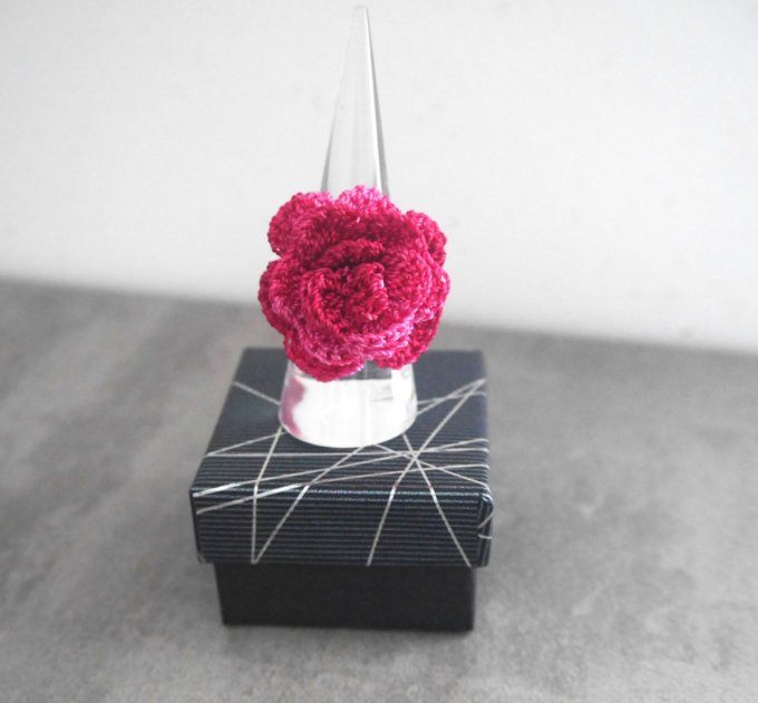 Bague FUCHSIA au crochet 