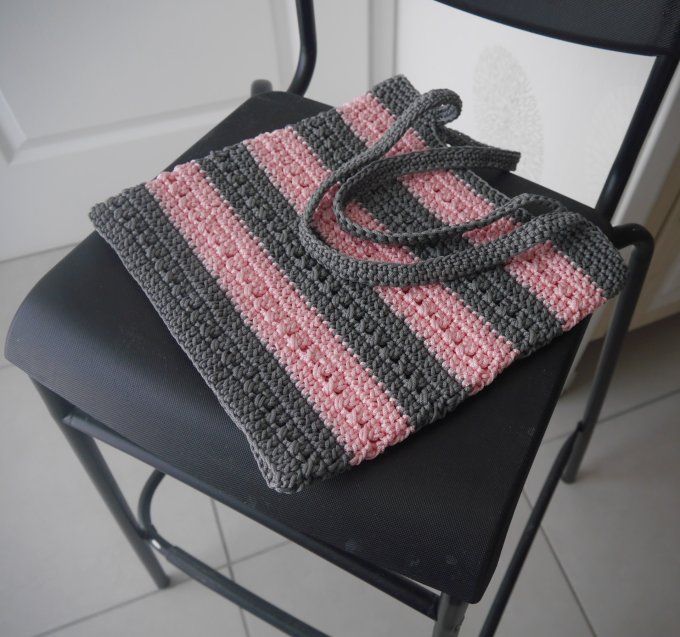 Sac au crochet gris foncé / rose clair (style tote bag) 