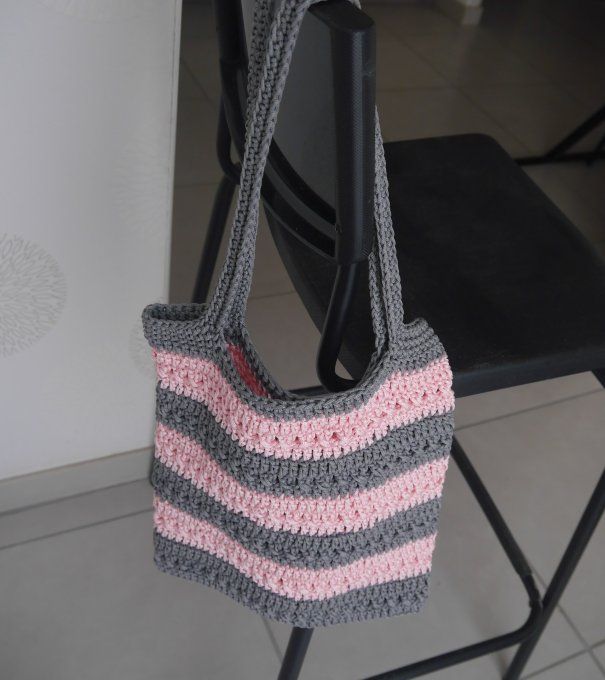 Sac au crochet gris foncé / rose clair (style tote bag) 