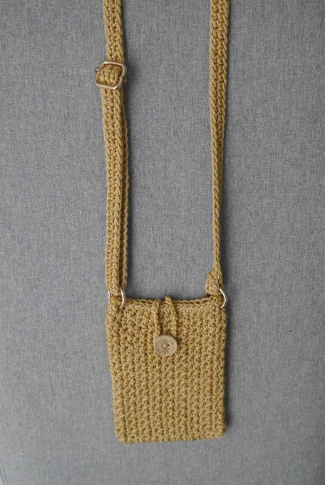 Pochette téléphone MOUTARDE au crochet