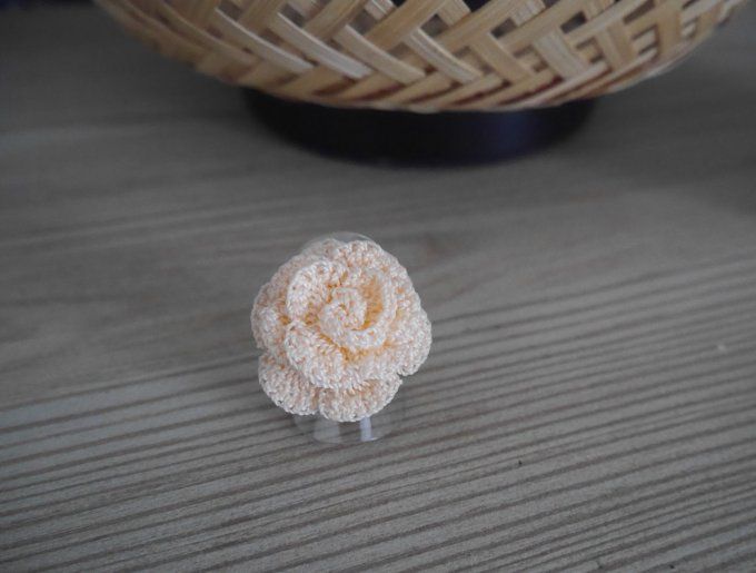 Bague ROSE nude (saumon clair) au crochet