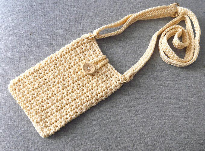Pochette téléphone JAUNE pâle au crochet