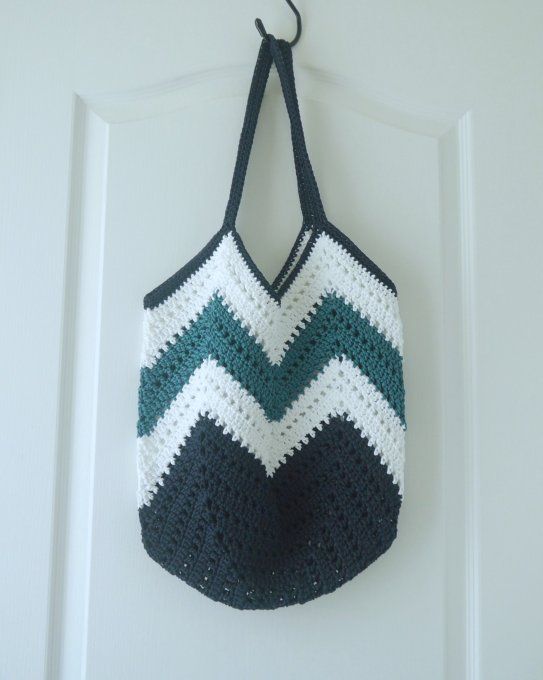 Sac fourre-tout marine blanc bleu canard au crochet fait main. Grand sac bohème chic