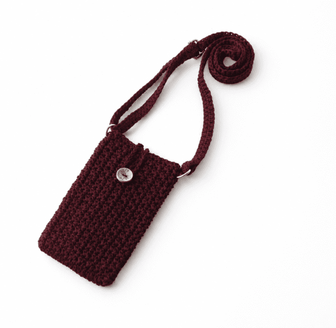 Pochette smartphone bordeaux au crochet